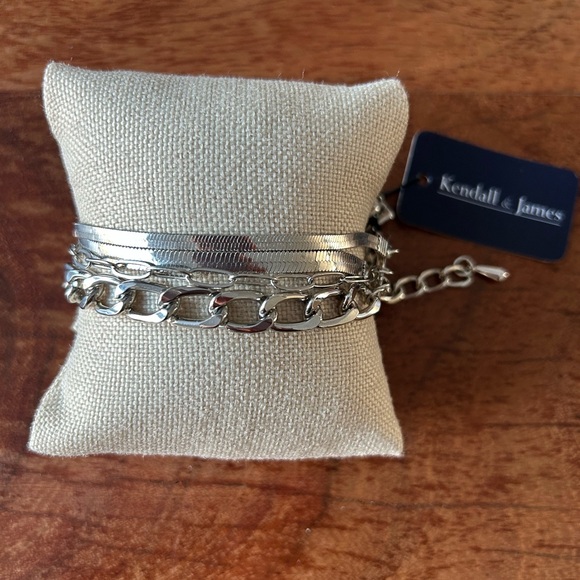 NWT Silver Chain Bracelet - Picture 2 of 3